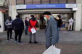 Desempleados buscan cobrar el seguro