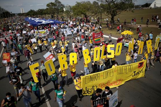 Fora Bolsonaro clama la población en las calles