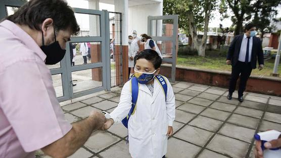 Son 3.500 los auxiliares docentes que fueron vacunados hasta ahora
