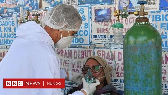 Una paciente recibe oxígeno en Cochabamba