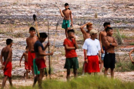 Integrantes de la tribu Yanomamis de Brasil