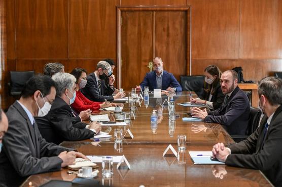 Martín Guzmán y los embajadores