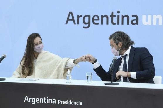 Cafiero y la directora ejecutiva del Instituto Nacional de Juventudes (Injuve), Macarena Sánchez