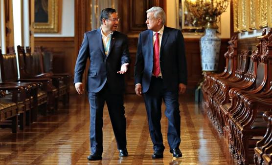 Luis Arce junto a Lopez Obrador durante su visita a Mexico