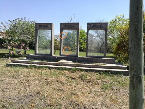 Memorial Pozo de Vargas vandalizado