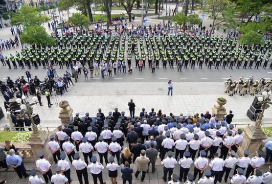 Policías titularizados