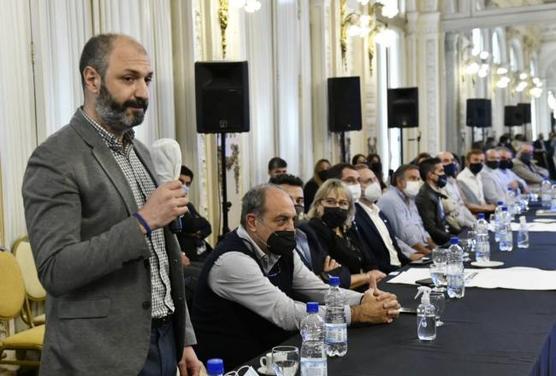 Empresarios participaron del lanzamiento del proyecto.