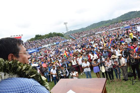 Arce defiende su gobierno de los golpistas