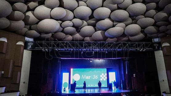 La Sala Astor Piazzolla del Auditorium marplatense, gran obra de Alejandro Bustillo, la sede.