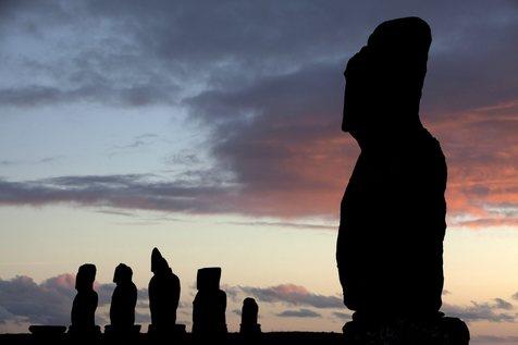 Cabezas gigantes mudos testigos en Pascua