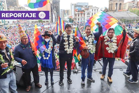 Conducción del MAS en el acto de cierre de la Marcha por la Democracia