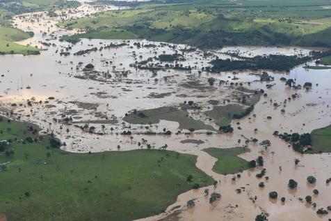 Una vista aérea de la situación en Bahía, avanzada por las aguas (foto: ANSA)