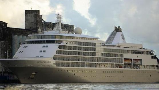 Vista del crucero Silver Shadow, en Recife, Brasil. 