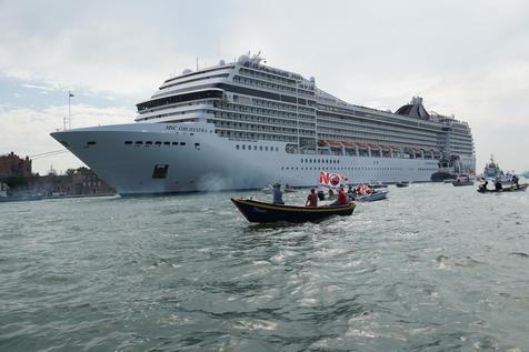 El crucero ingresa a Brasil