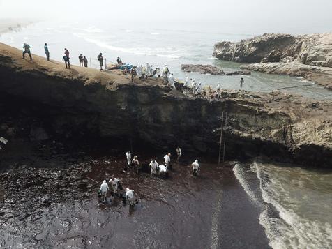 Marea negra, gobierno prepara sanción ejemplar (foto: AFP)