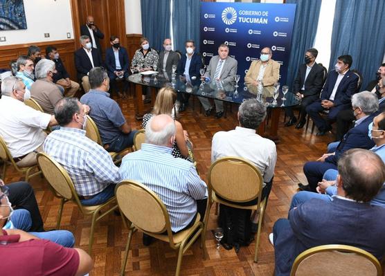 Reunión con empresarios de transporte