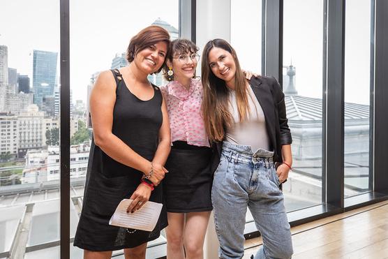 Mellado, Aguinsky, y Zavallo, las ganadoras de la primera edición del Premio Alfonsina Storni de poesía.