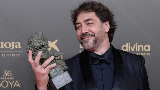  Javier Bardem, estatuilla en mano. Foto: AFP.