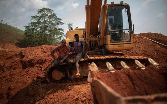 Mineros clandestinos en plena Amazonia