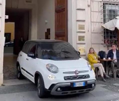 El papa Francisco visitó la embajada rusa por sorpresa (foto: ANSA)