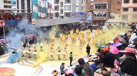 Colorido y alegría en el tradicional carnaval de Oruro