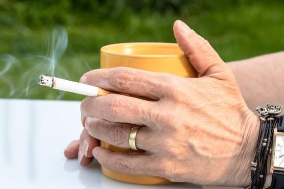 Los investigadores pueden haber descubierto por qué solo algunos fumadores desarrollan cáncer de pulmón. Foto de Myriams-