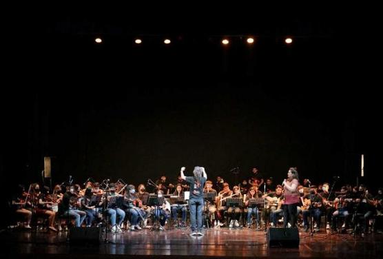  Orquesta Popular Latinoamericana Rolando "Chivo" Valladares
