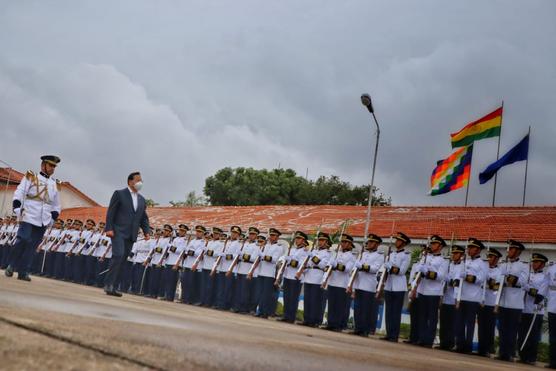 Arce en el 70 aniversario de creación del Colegio Militar de Aviación 'Tgral. Germán Busch Becerra' de la ciudad de Santa Cruz.