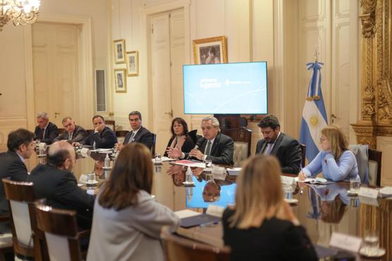 Fernández junto a gobernadores 