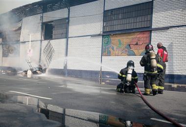 Bomberos sofocaron las llemas en este centro de Rio Grande do Sul 