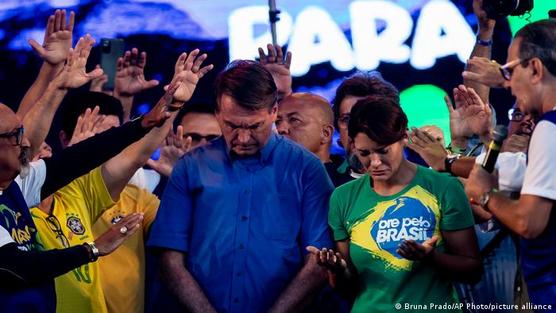 "Dios, patria, familia y libertad", proclama Bolsonaro.
