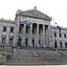 El ministro de Relaciones Exteriores, Francisco Bustillo, y el de Interior, Luis Alberto Heber, fueron convocados por el Senado