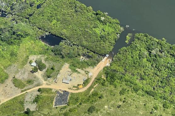 Un camino ilegal dentro de un área protegida llamada Estación Ecológica Terra do Meio (Tierra Media) en el estado de Pará