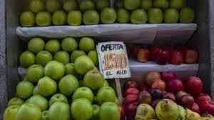 Frutas expuestas para la venta en un mercado de Santiago de Chile