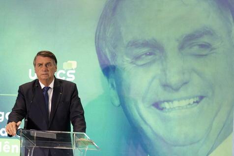  Bolsonaro participa en el debate "Diálogo con los candidatos presidenciales de la República", en Brasilia. (foto: ANSA)