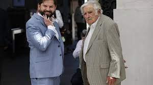 Boric y Mujica, ayer en Santiago