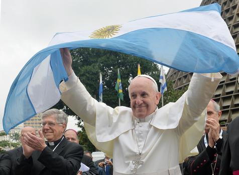 El Papa con la bandera de Argentina (foto: ANSA)
