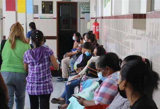 El dengue no da respiro a los hospitales públicos cruceños