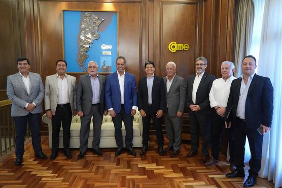 Dirigentes pymes junto con Daniel Scioli