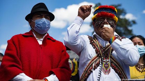 Eduardo Mendúa habla contra las petroleras que arrasan con la naturaleza en la Amazonia ecuatoriana