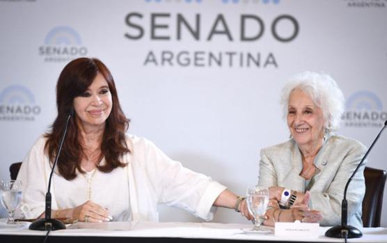 Cristina junto a Estela