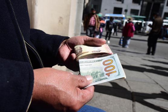 Volvieron los cambistas a las calles de las ciudades bolivianas