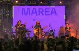 La banda de indie rock integrada por mujeres Niña Lobo toca durante el ciclo Marea