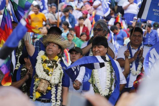 Arce y Morales en el 28 aniversario del MAS