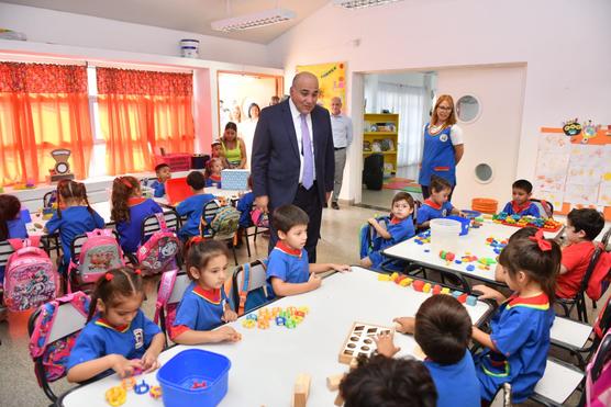 Manzur visitó un jardín