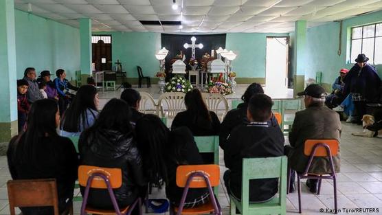 Velorio de dos de las víctimas fatales del alud de Alausí, Ecuador