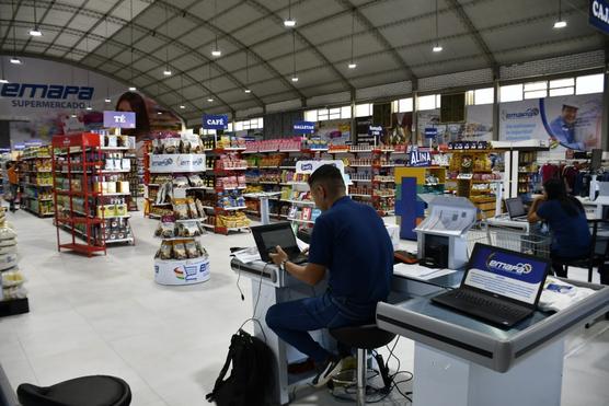 El gigante centro de abasto ofrece productos de las empresas estatales. Foto Min. Desarrollo Productivo
