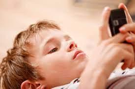 Temprano acceso de los niños al celular