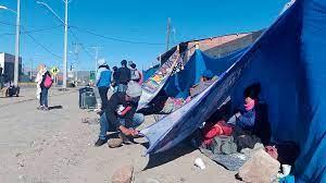 Migrantes se estacionaron en improvisados campamentos en el norte chileno