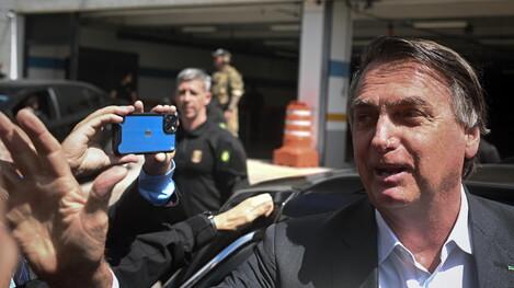 Bolsonaro no sabe qué responder sobre las falsificaciones